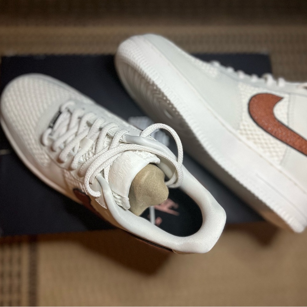 Nike Women’s Airforce One Sneakers 7M NWOT